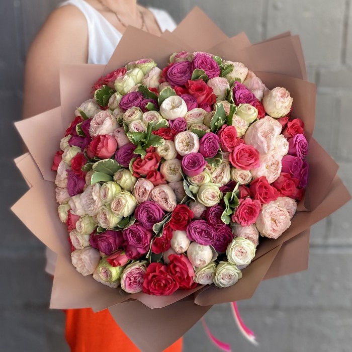 Букет из 51 кустовой пионовидной розы MIX